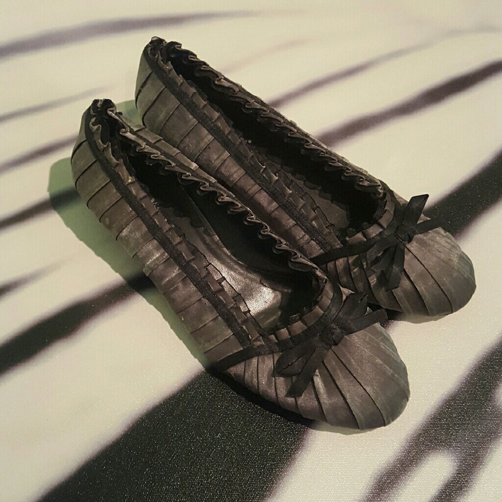 Versavia Viamara Gray Pleated Flat with Bow